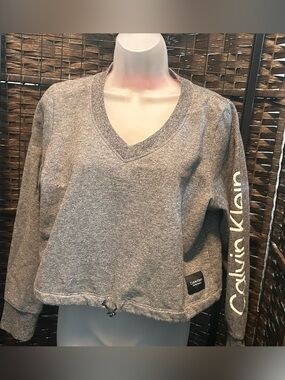 Calvin Klein Heather Gray V-Neck Cropped Sweatshirt with Sleeve Logo size Large